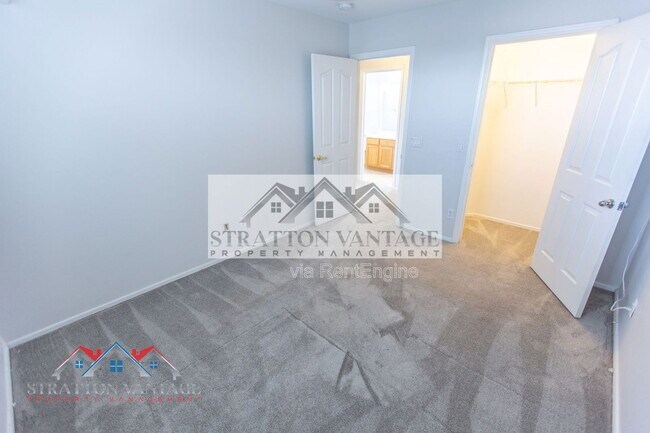 Building Photo - 2805 S Abbey Cir