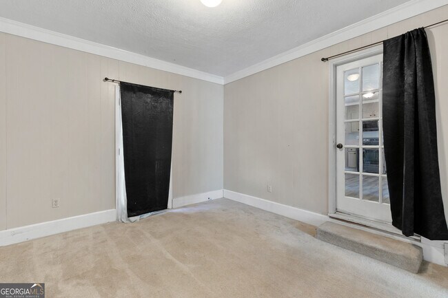 Building Photo - 6941 Stephens Dr