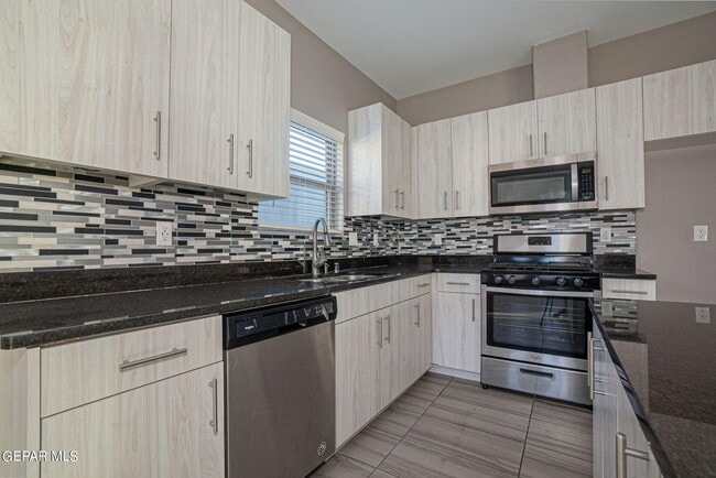 Building Photo - 12918 Clevedon St