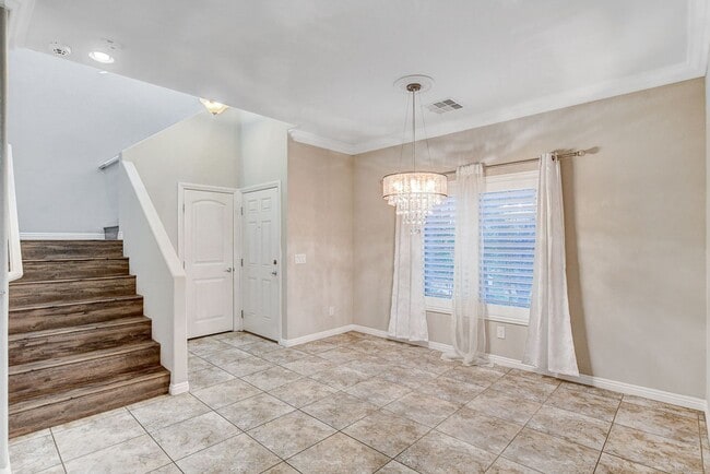 Building Photo - Spacious four bedroom in the Southwest