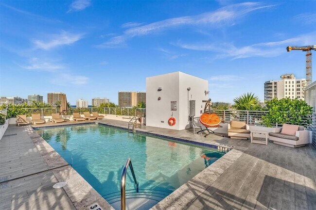 Building Photo - 9901 E Bay Harbor Dr