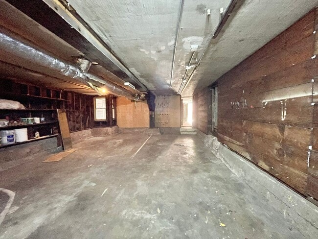 Building Photo - 927-929 Lincoln Way