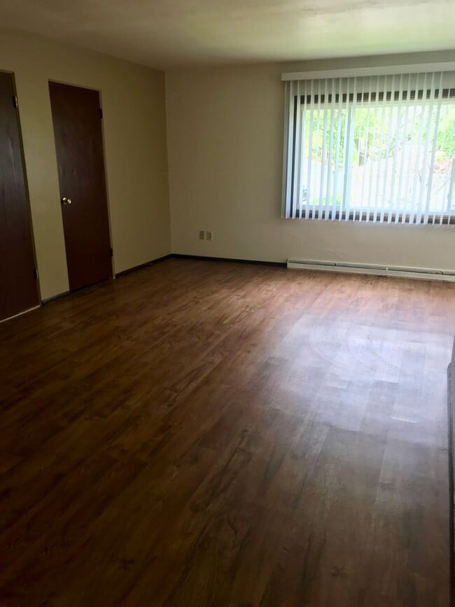 Building Photo - 742 Fairwood Dr