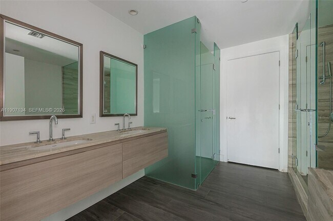 Building Photo - 2900 NE 7th Ave