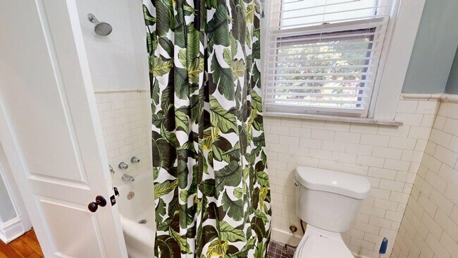 Building Photo - 2309 Thurman Ave