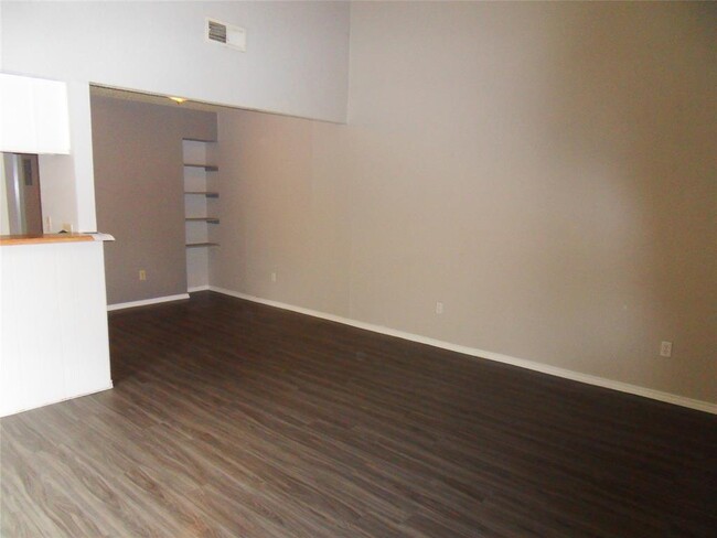 Building Photo - 811 Sirocco Dr