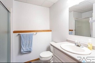 Building Photo - 2720 S Maywood Dr