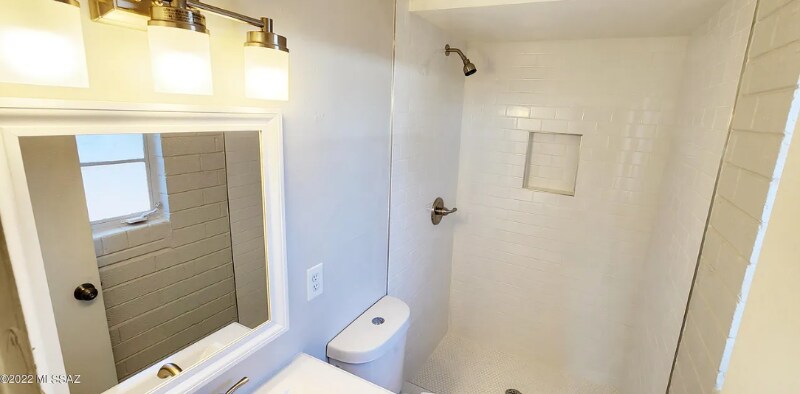 Building Photo - 4355 E Glenn St