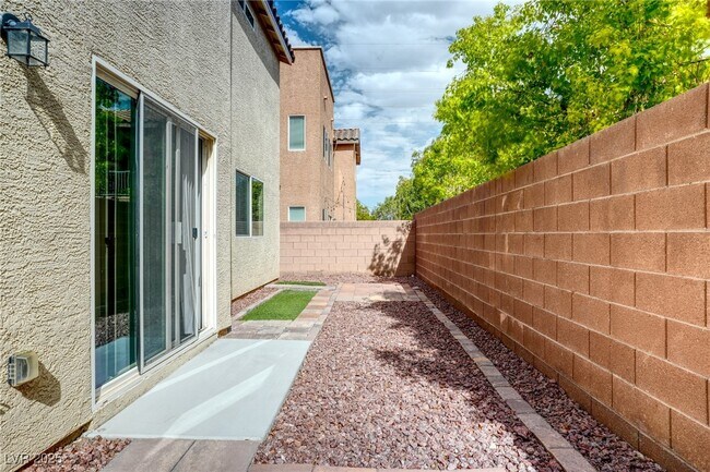Building Photo - 10717 Red Badge Ave