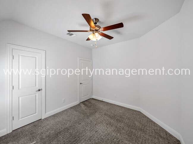 Building Photo - 10928 Brownwood Pl