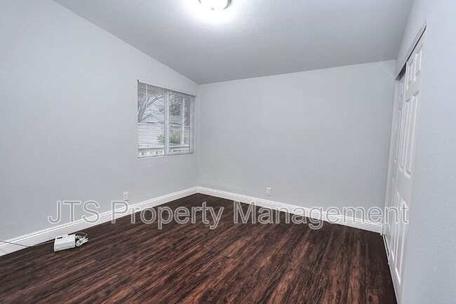 Building Photo - 2000 Belcot Rd