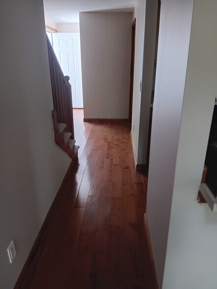 Building Photo - 21 Glengarry Dr