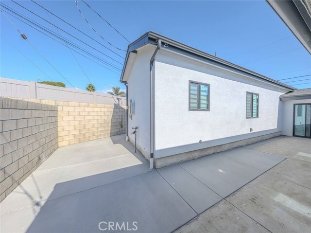 Building Photo - 5825 View Cir