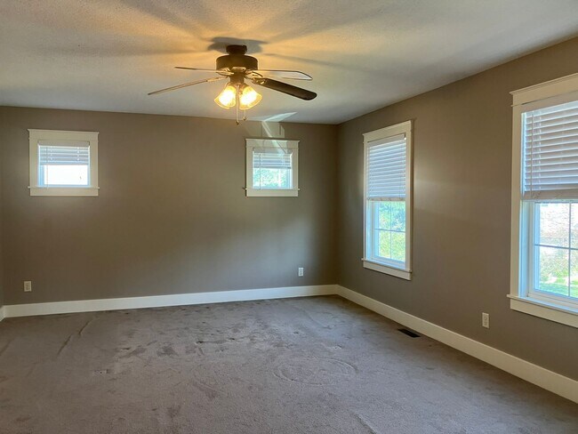 Building Photo - Maintenance free 3 bedroom 2.5 bath home in Stow