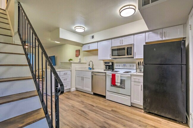 Building Photo - 4021 W 8th St