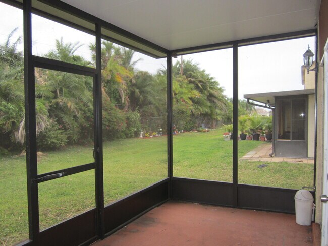 Building Photo - 48 Bogart Pl