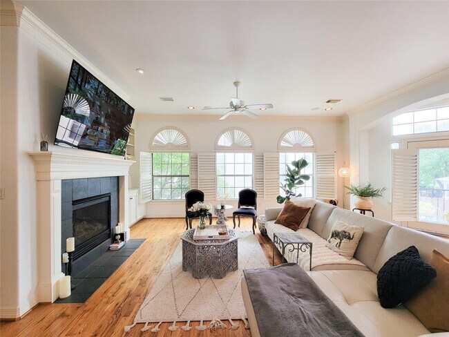 Building Photo - 1421 Bremond St