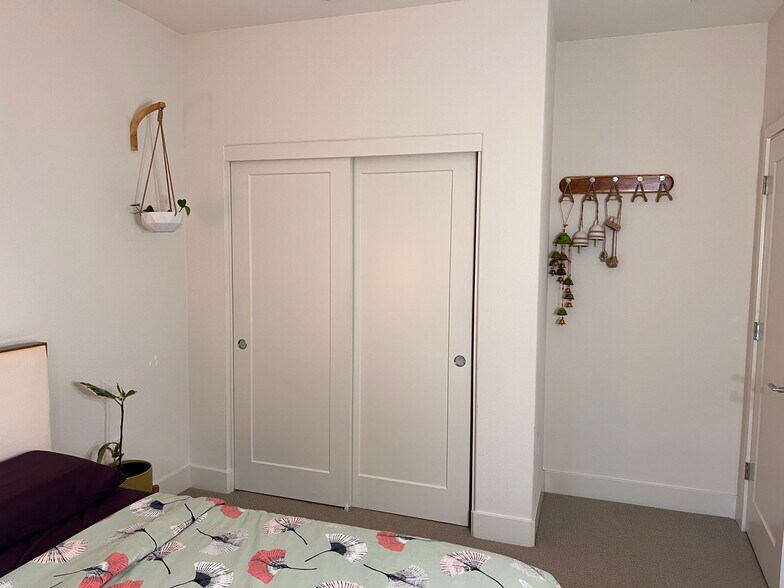 Building Photo - 45079 Insight St