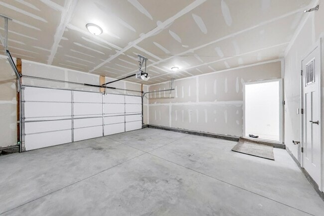 Building Photo - 1234 Gillespie Ln