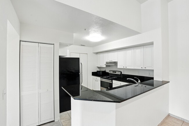 Building Photo - 8255 Ibis Club Dr