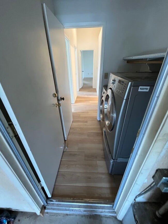 Building Photo - 3bd/2ba Single Story, Fresh Updates, Huge Backyard