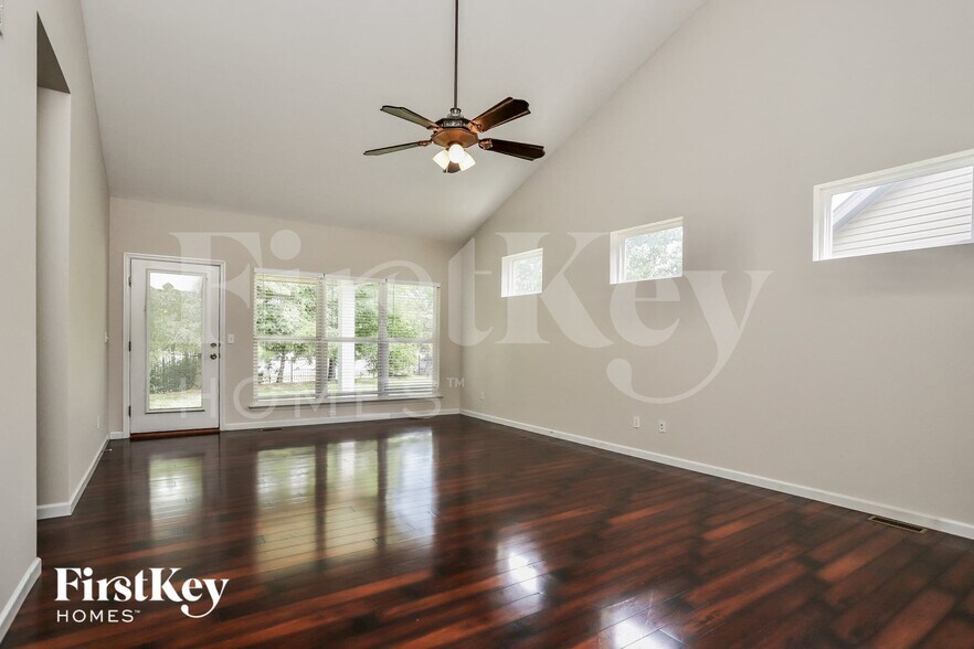 Building Photo - 324 Calvert Pl