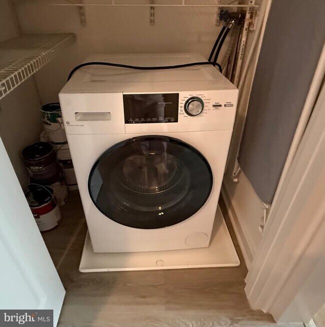 Building Photo - 230 N George Mason Dr