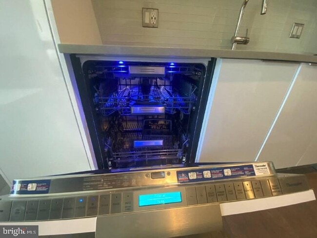 Building Photo - 45 Sutton Square SW