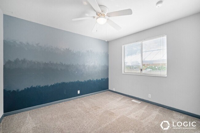 Building Photo - 5155 Saguaro Dr