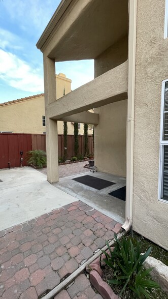 Building Photo - 645 E Champlain Dr