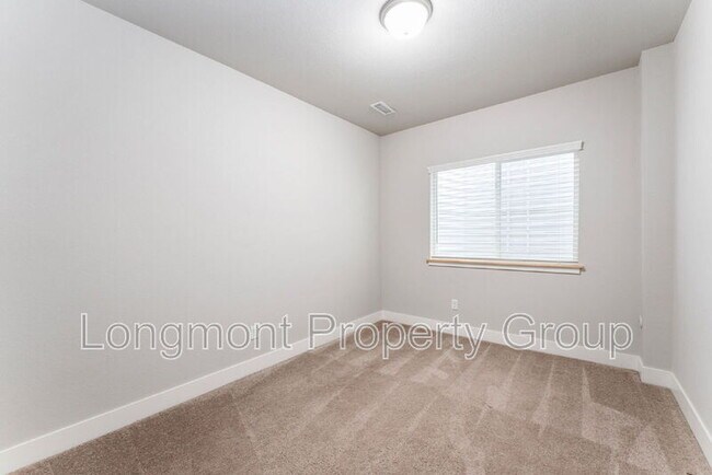 Building Photo - 1303 S Oak Ct.