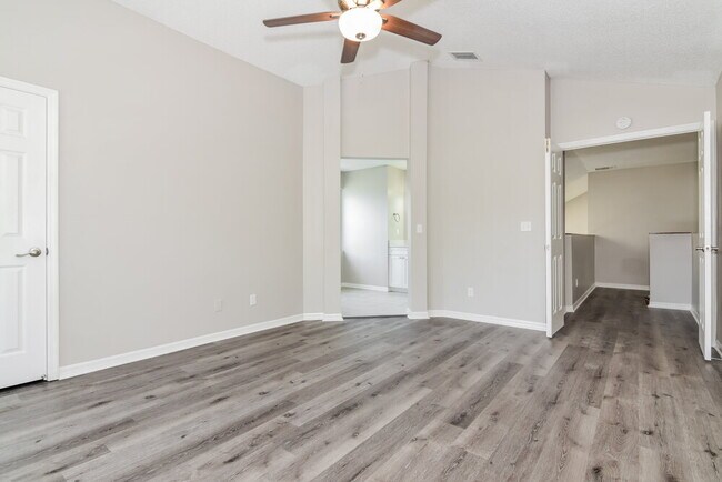Building Photo - 2325 Kenwick Dr