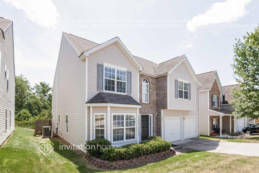 Building Photo - 8422 Oak Dr