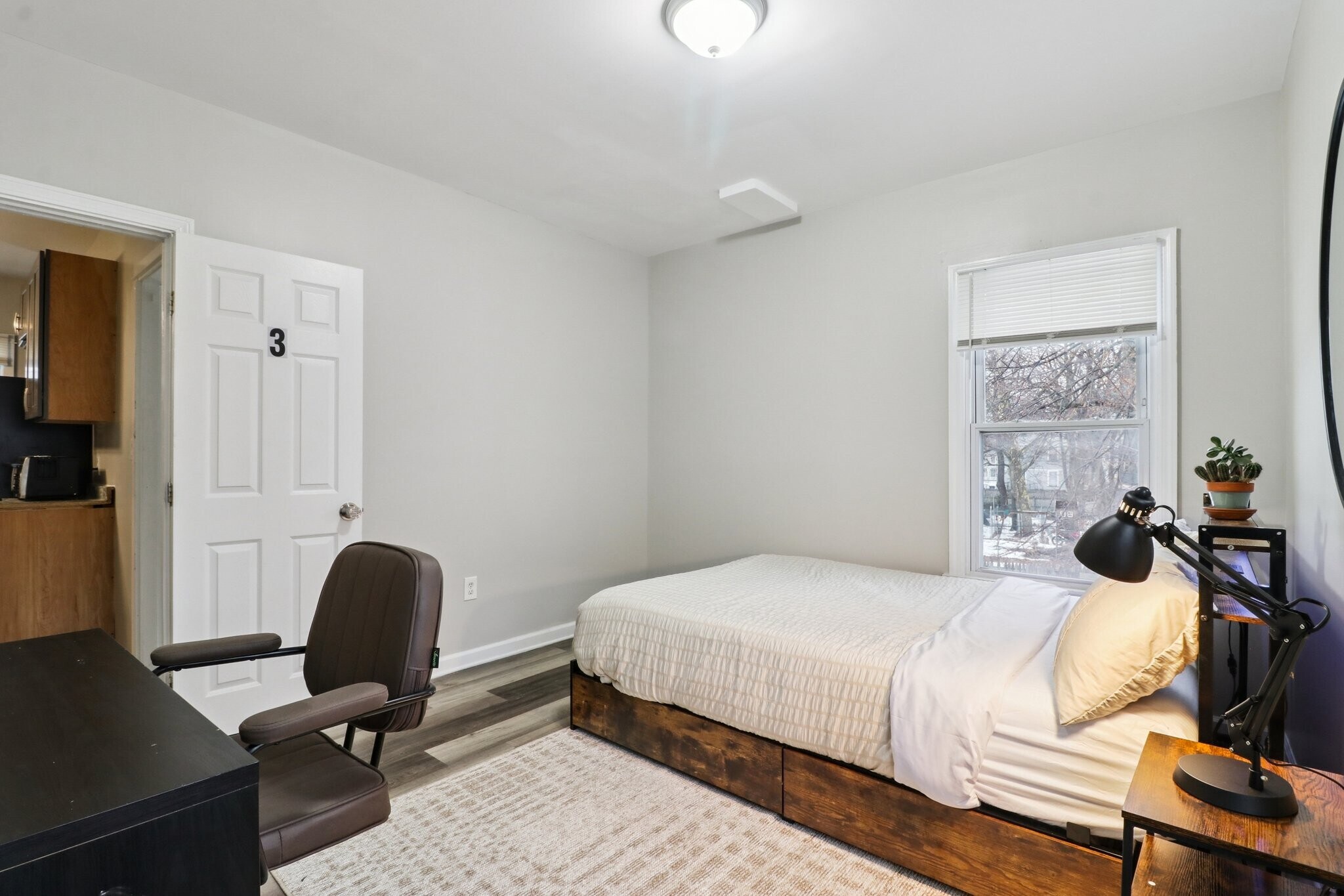 Fully furnished room! - 136 Shelton Ave