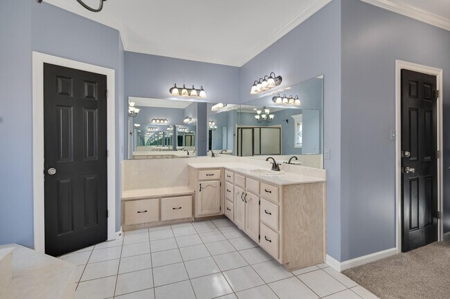 Building Photo - 979 Welbeck Cove