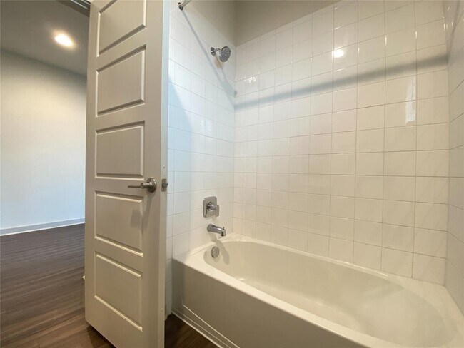 Building Photo - 5121 Vanner Path