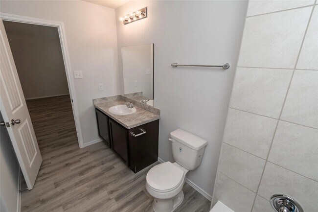 Building Photo - 3202 Primrose Dr