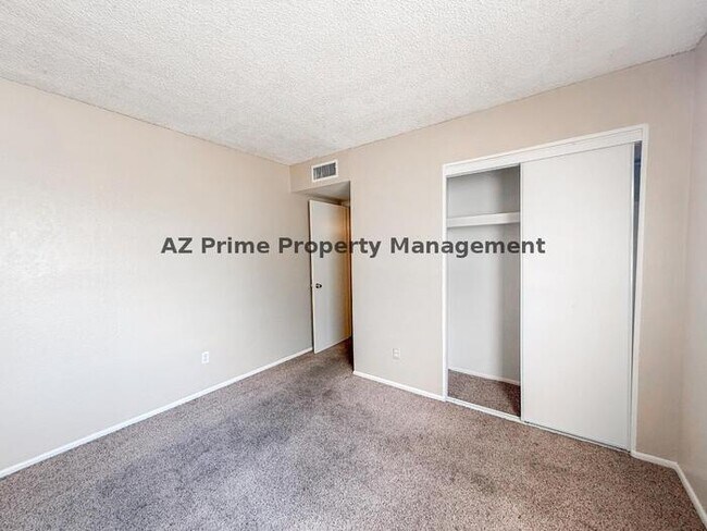 Building Photo - 2625 W Ocotillo Rd