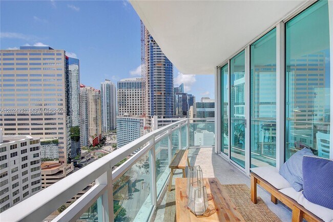 Building Photo - 950 Brickell Bay Dr