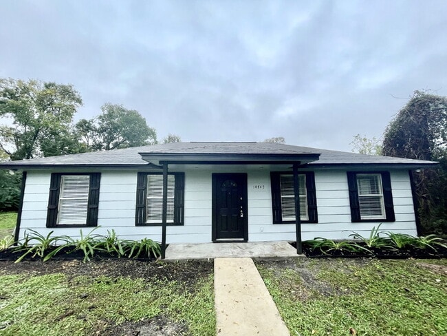 Building Photo - This charming house on a .25 acre lot close to Downtown/Historic Montgomery is a single story 3 b...