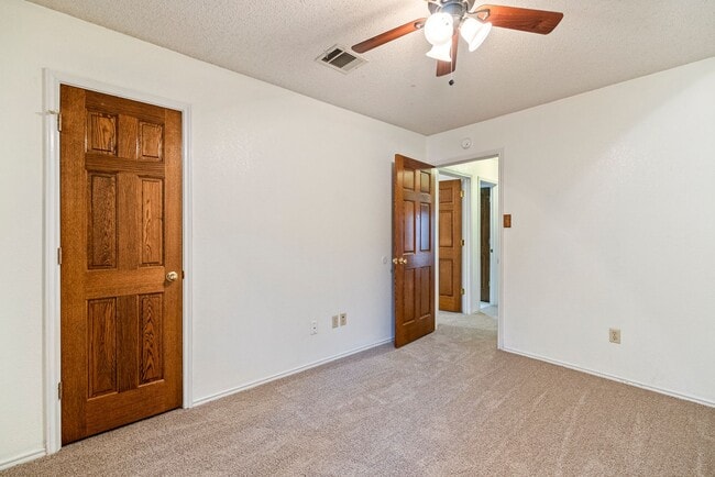 Building Photo - Lovely 3 Bedroom, 2 Bathroom in North Central Austin!!!