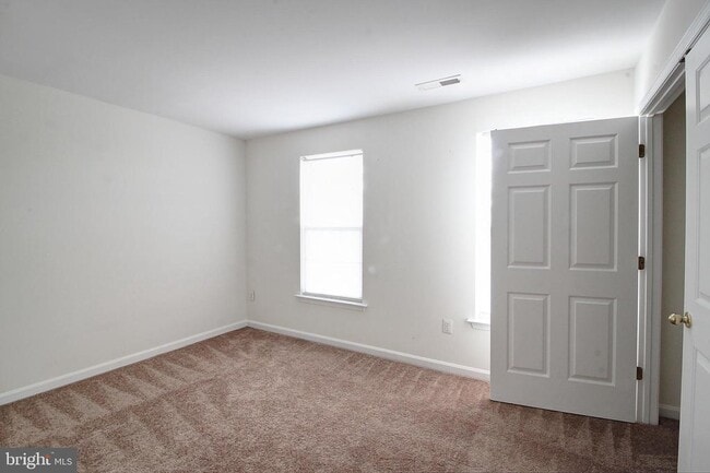 Building Photo - 607 Cawley Dr