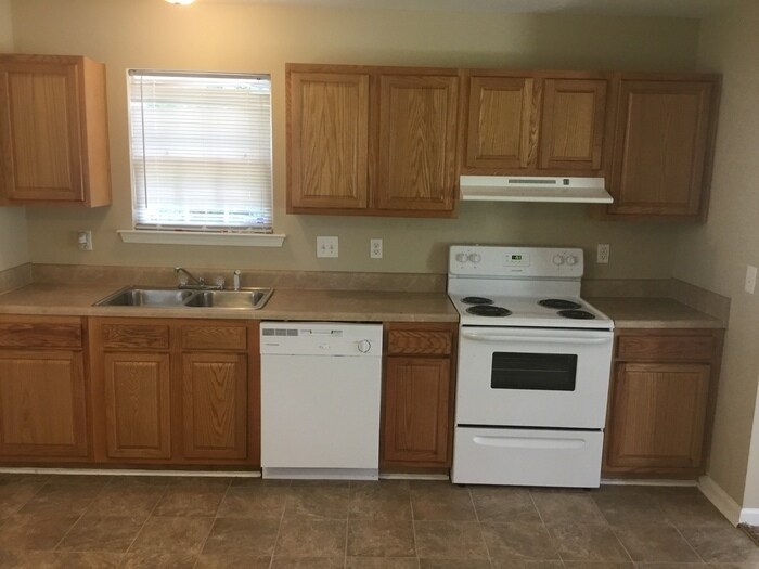 Building Photo - 1606 Allenbrook Dr