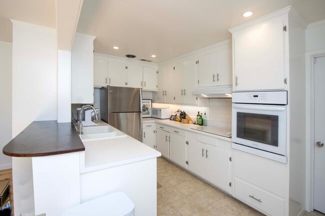 Building Photo - Perfect Family Home in Flats of Kentfield ...