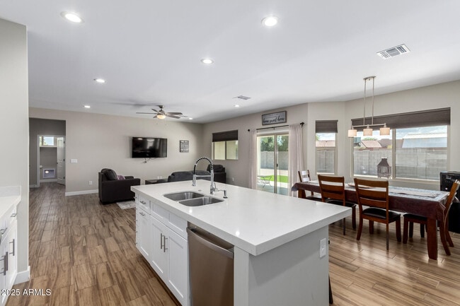 Building Photo - 8944 W Century Dr