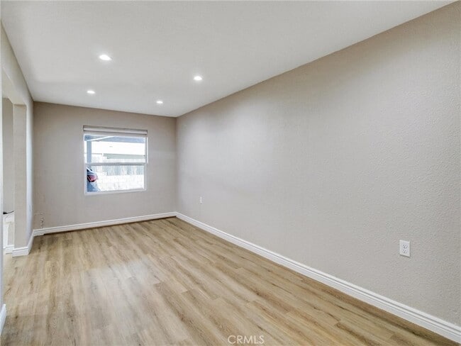 Building Photo - 985 1/2 Dexter Street Unit