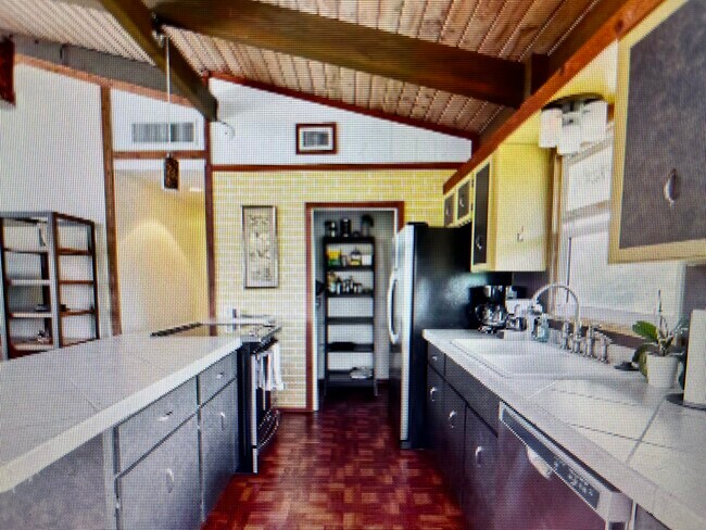 Building Photo - 6410 Lincoln Rd