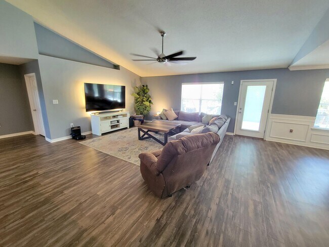 Building Photo - 2664 Shoni Dr
