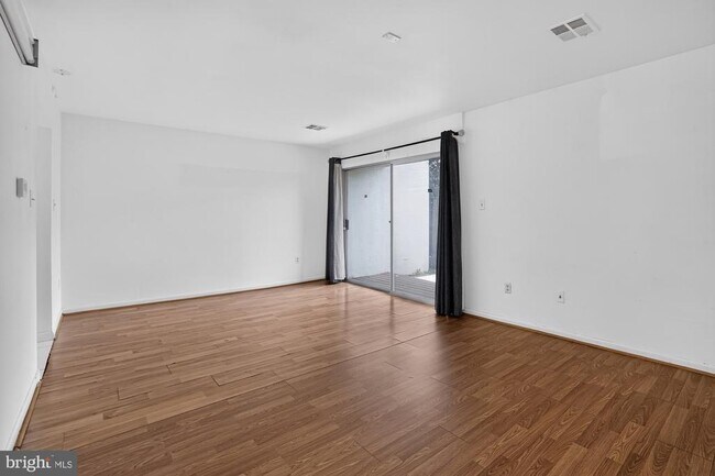 Building Photo - 1151 Dublin Pl