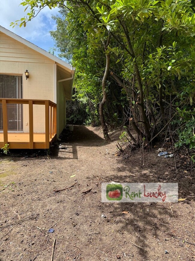 Building Photo - Fully Remodeled & Super Cute 2-Bedroom Cot...